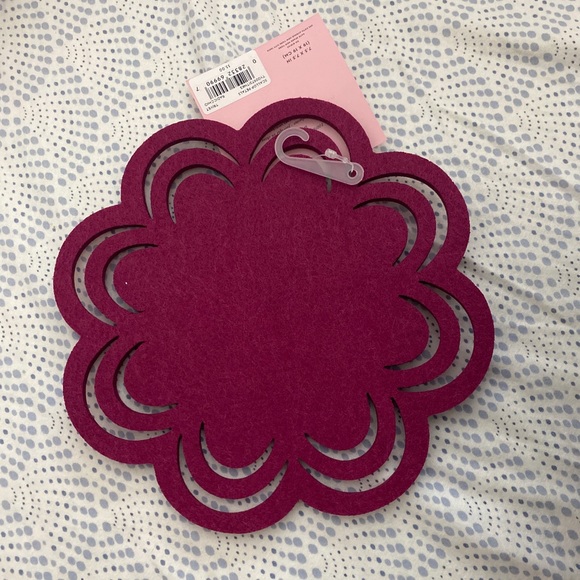 KATE SPADE New York Scallop Petals Trivet Radicchio - Picture 5 of 5